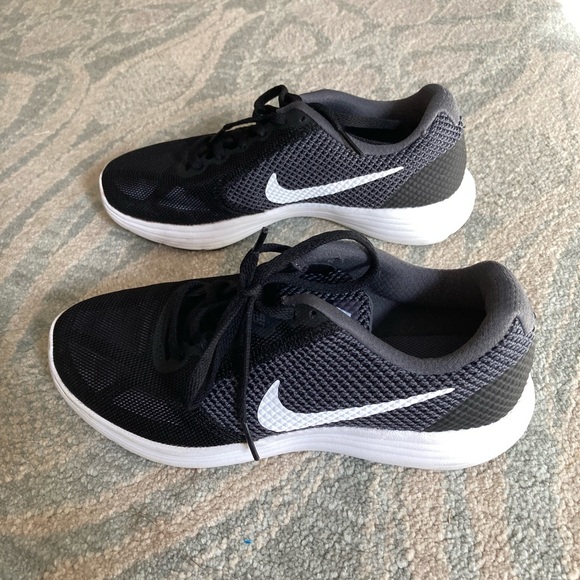Nike Revolution 3 size 7W sneakers - Picture 2 of 8